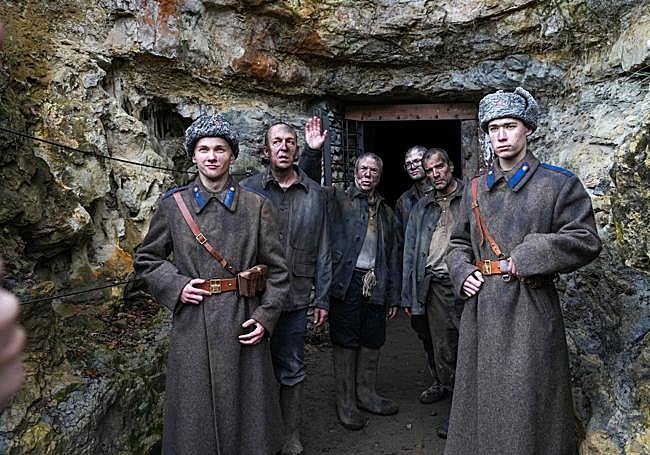 Figurantes de 'La tregua'.